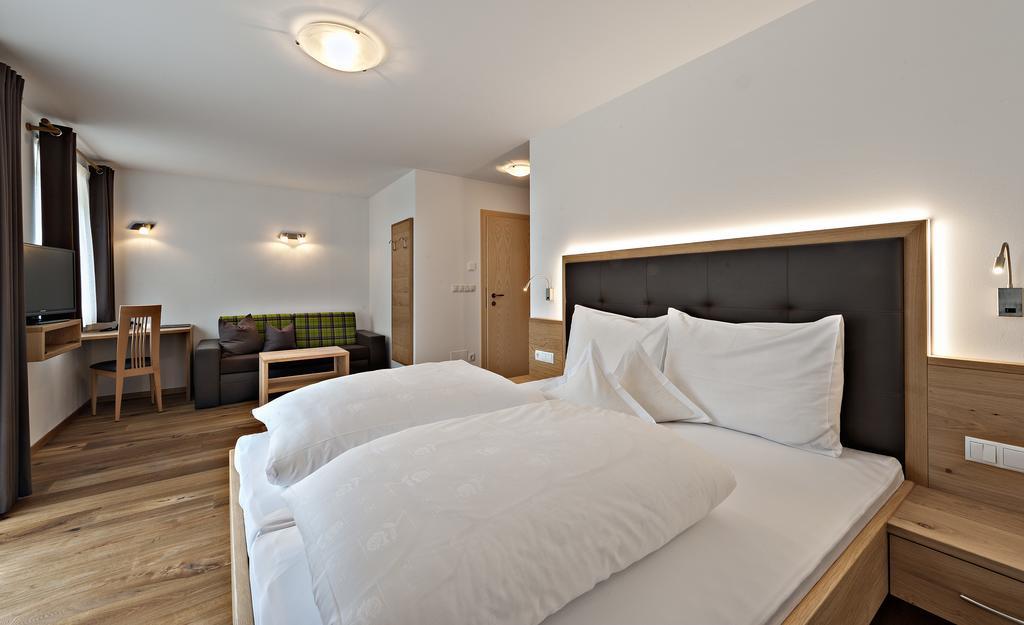 Hotel Pfandleralm San Martino In Passiria  Room photo