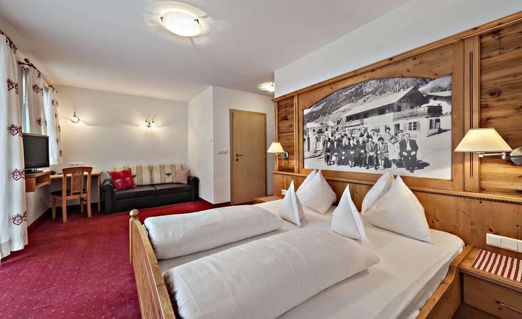 Hotel Pfandleralm San Martino In Passiria  Room photo
